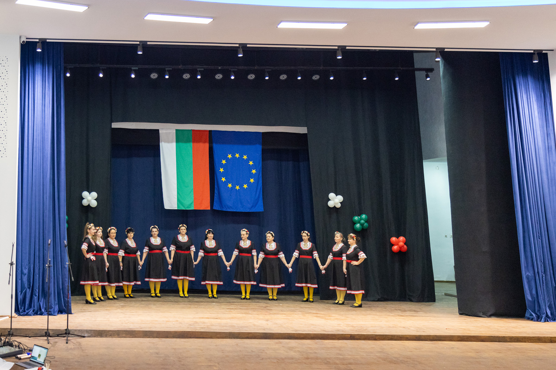 Галерия 12